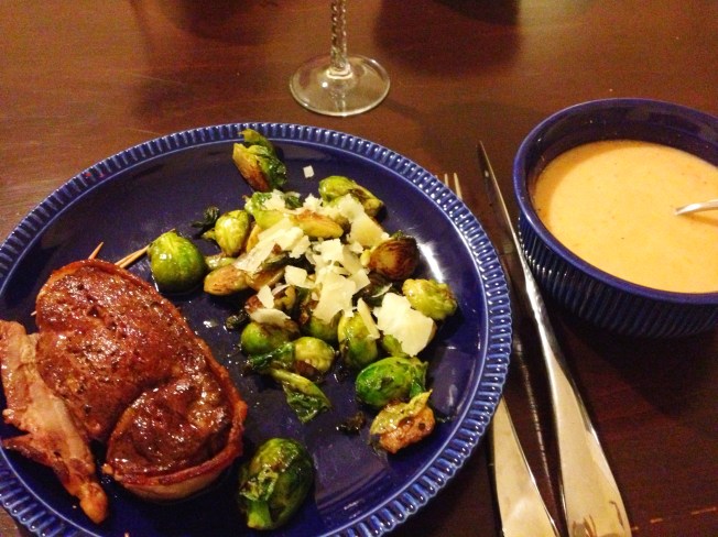 I'm engaged! / https://sarasfavoritethings.wordpress.com/2013/12/29/im-engaged/